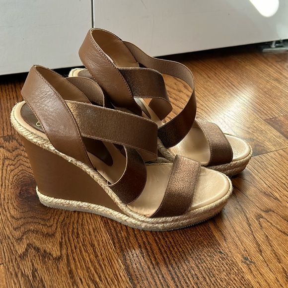Andre Assous Strap Wedge Sandals Bronze Brown New without Tags - Picture 1 of 4